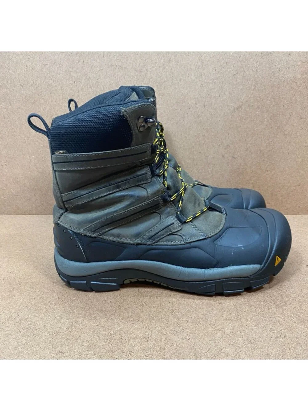 Keen Summit County ll Mens Waterproof Insulated Winter Boots Size 12 Outdoor